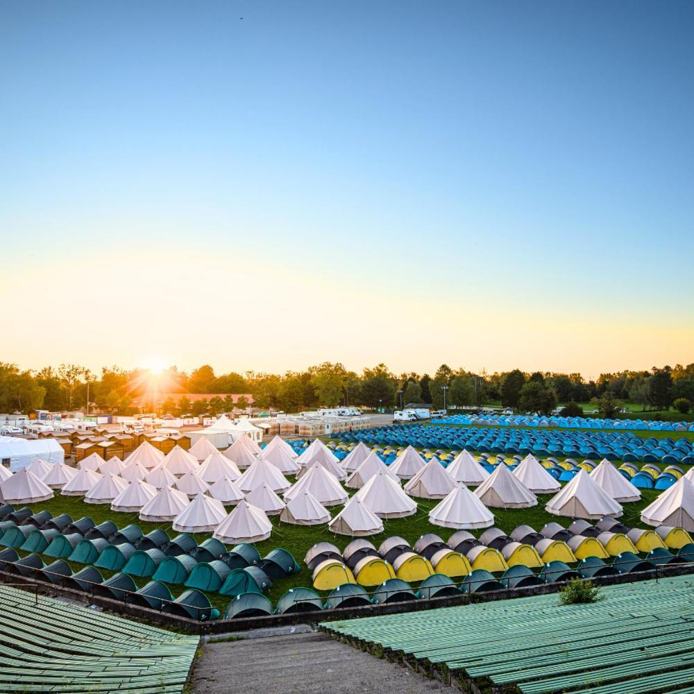 Oktoberfest Wiesn Camp Lodge Munich Exterior photo