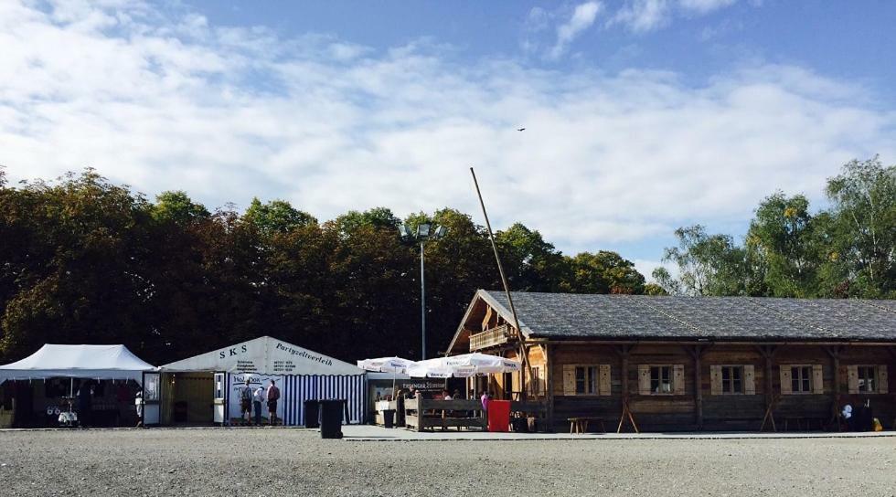 Oktoberfest Wiesn Camp Lodge Munich Exterior photo